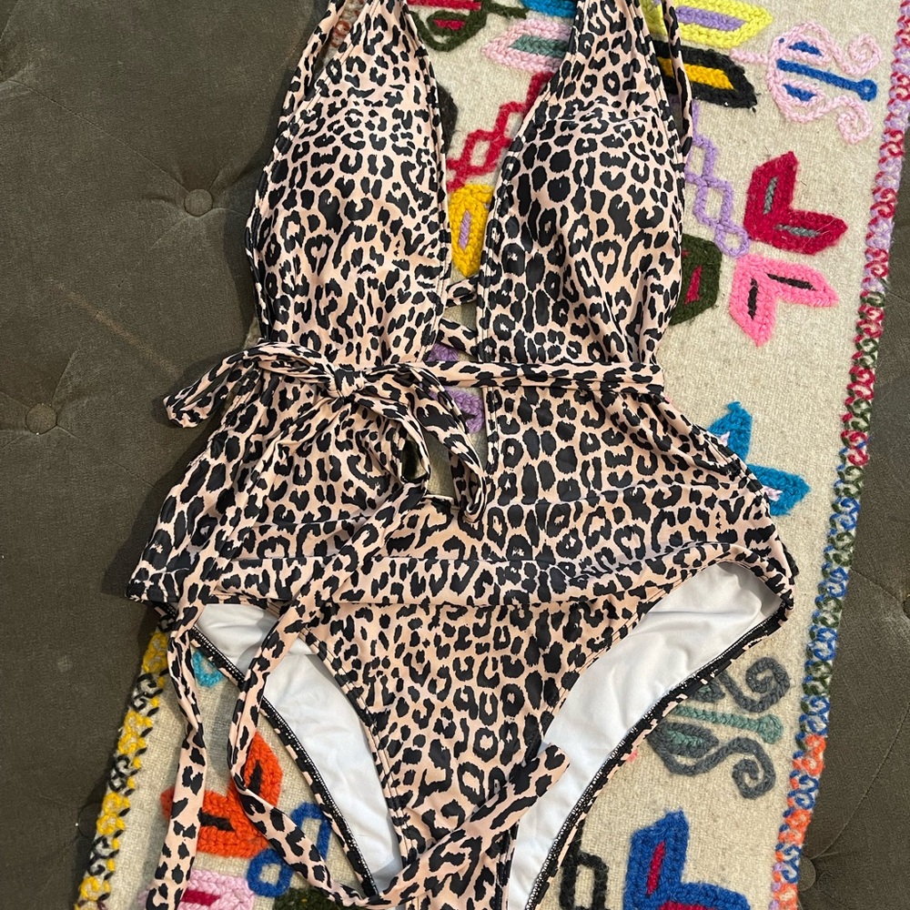 NWOT Leopard Print Halter Swimsuit